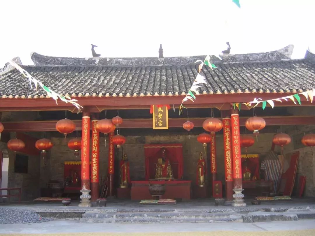 罗公馆,位于广西柳州市鹿寨县中渡古镇,为清代光绪年间清带罗举