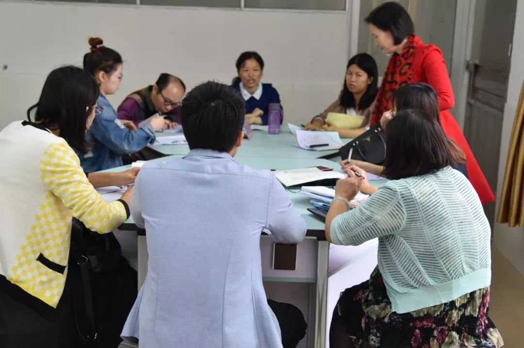 教育局领导和区骨干教师莅临花都区新星学校指导教学工作_老师