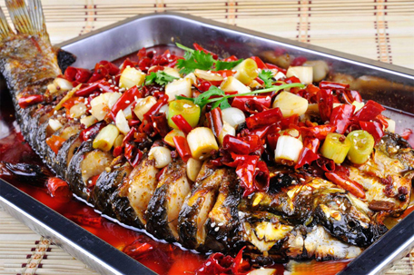 这个似乎也是来自四川的的特色菜,主要做江湖菜烤鱼为主,在七年的