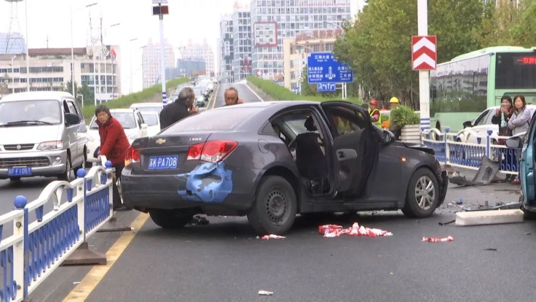 【悲剧】南通市区发生重大交通事故,两车相撞 一死八伤
