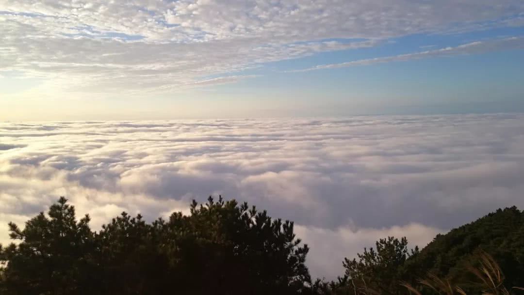 云海涛惊天岳幕阜山