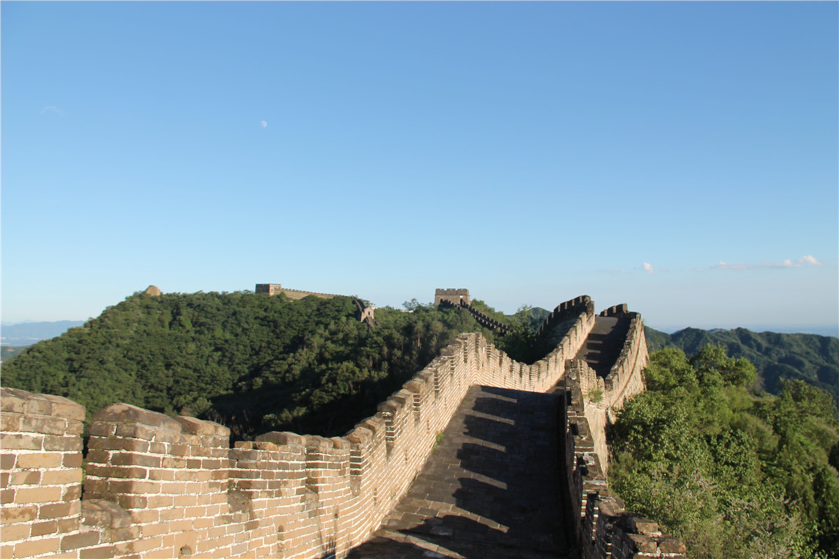 皓月当空未来枕,白志雄,王宇法,蔡诗华组诗四首_冯志川