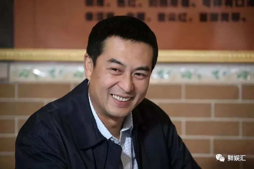 书记张嘉译,艺术家王凯,乞丐气黄渤,而他自带贵族气,霸道总裁范儿十足