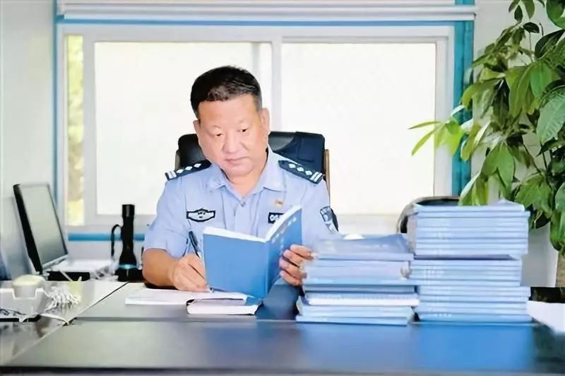 探寻深圳警队20最丨从事刑侦工作时间最长的派出所所长_张随安