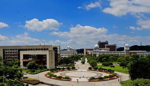 后以校址所在地更名为"温州医学院",2013年更名为"温州医科大学"