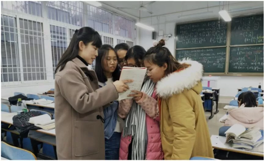 信阳师院数学与统计学院王娟老师为人师表视责任为美德