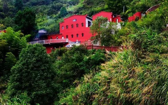 (图:黄袍山白玉寺)(图:黄袍山兰若寺)(图:明朝进士汪润田故居)(图