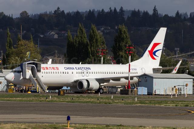 中国东方航空 引进一架波音 b737-800型客机