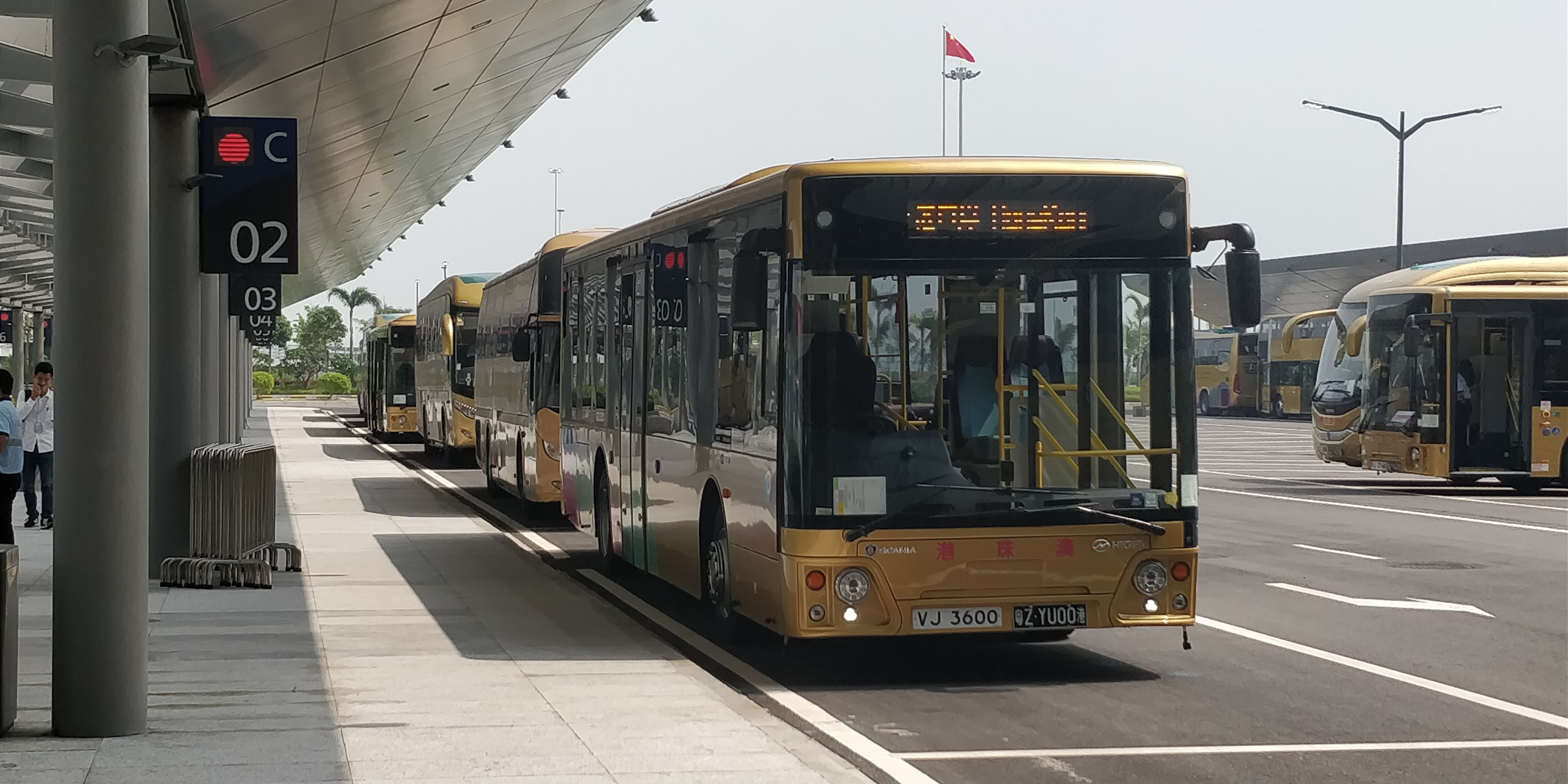 港珠澳大桥通车,苏州金龙海格穿梭巴士先乘为快