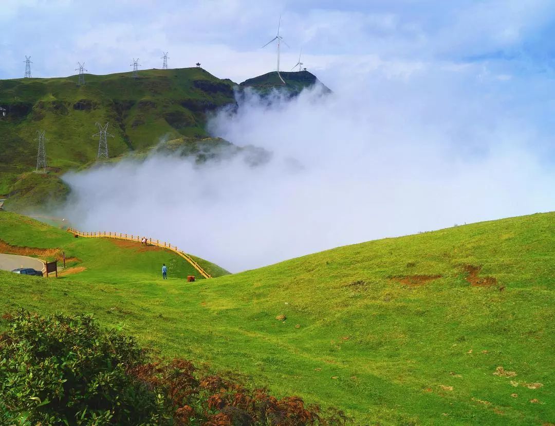 盘州旅游乌蒙大草原景区接连出现佛光奇观