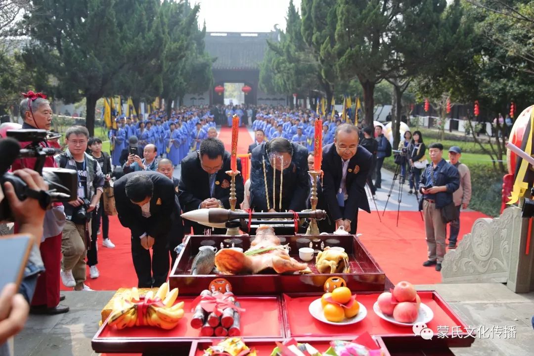 笔祖蒙恬后裔代表首次参加湖州善琏镇华夏笔工祭笔祖民俗活动