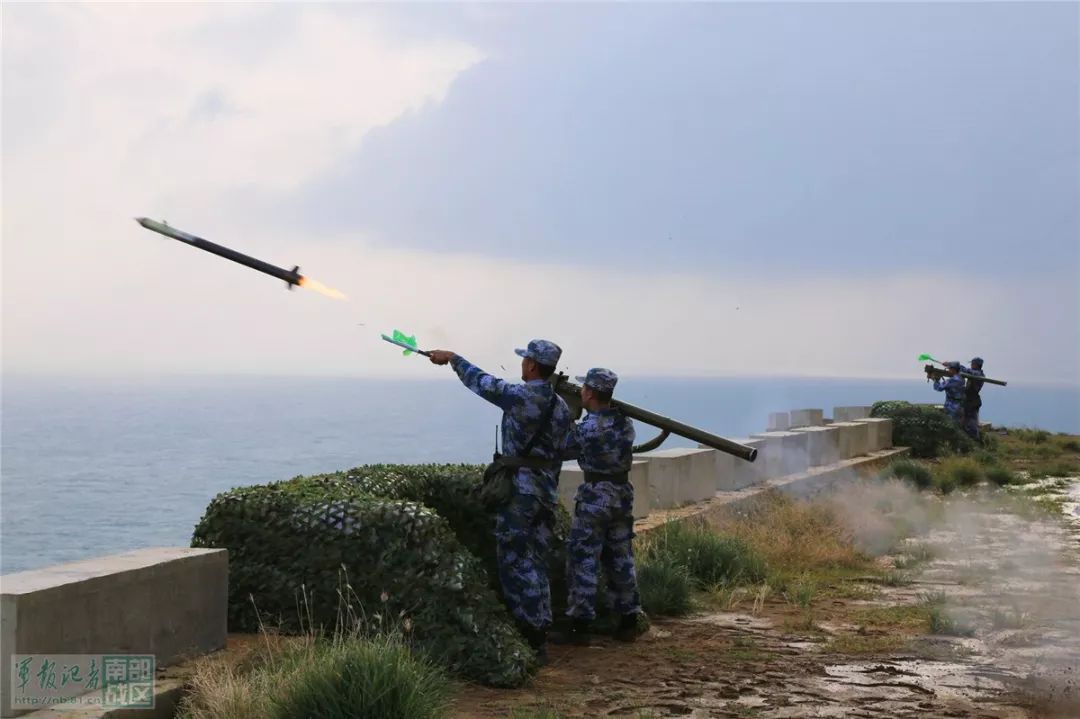 发射肩射防空导弹