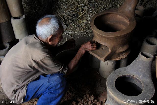 老人玩了一辈子泥巴60多年专门制作泥灶如今这老手艺无人传承