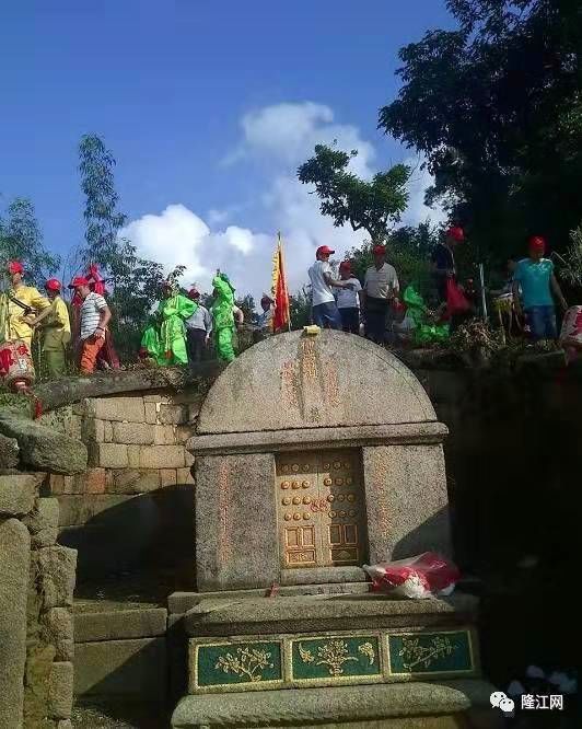 郑氏神山系,昨天参拜1世2世3世4世祖,场面好隆重!