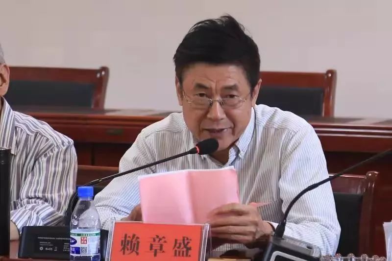 中华诗词学会原副会长,北京诗词学会代表张桂兴