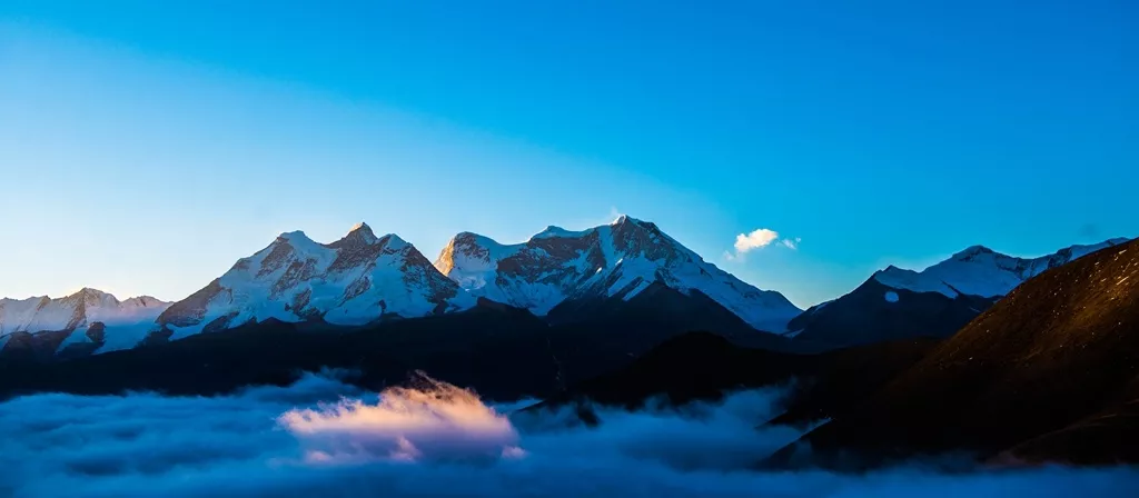 库拉岗日神山