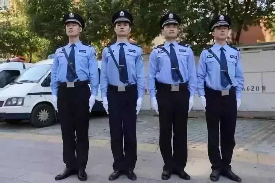 基层民警对现任警服的一点看法