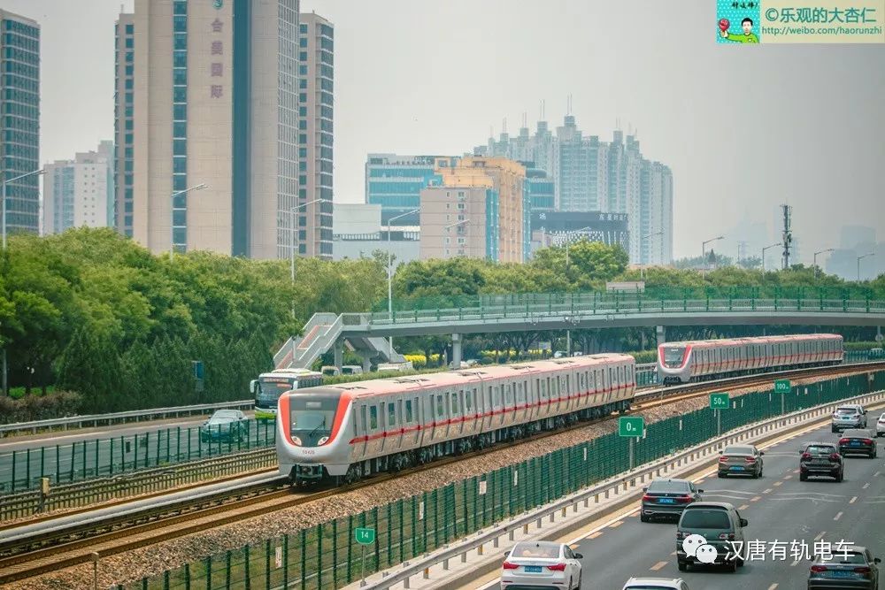 北京地铁八通线沿快速路修建,旅行速度低于公交车