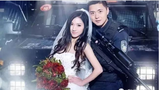 特警的婚纱照_特警婚纱照图片大全(3)