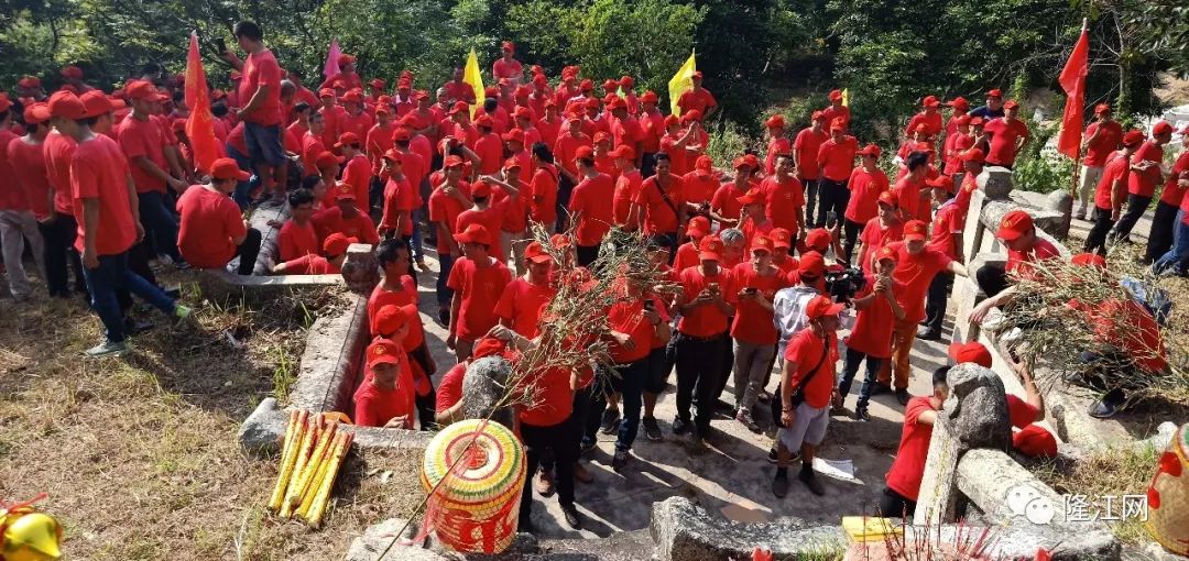 郑氏神山系昨天参拜1世2世3世4世祖场面好隆重