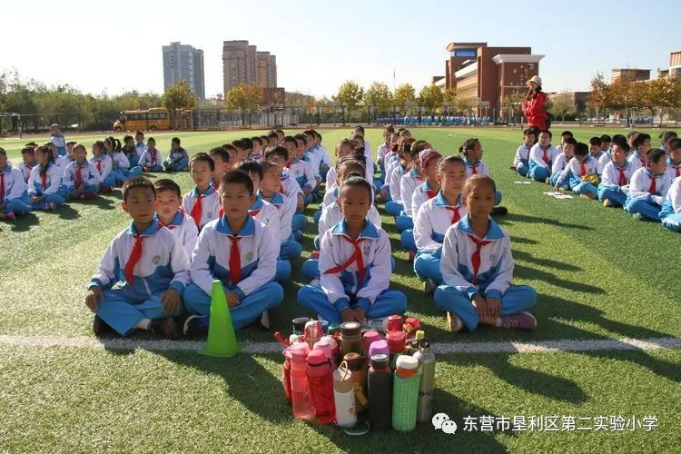 种子学园运动垦利区第二实验小学举行2018年秋季队列队形和广播体操