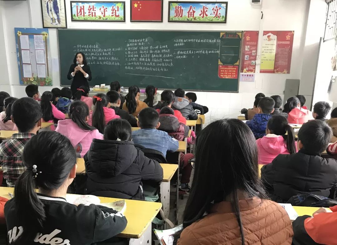 四爱好园丁金都小学陈永琴寓教于乐甘奉献学为人师运匠心