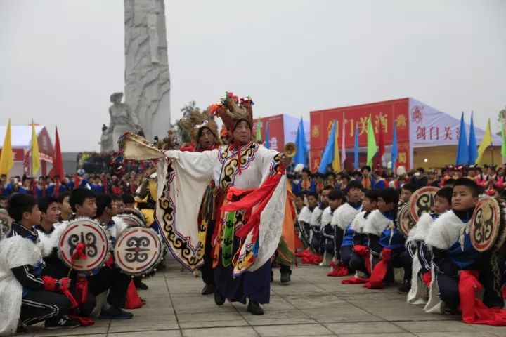 作为羌族第二大节日,祭山会分两季,春季祈祷风调雨顺,秋后则答谢天神