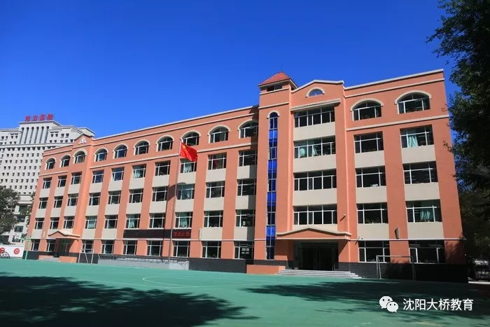 望湖路小学是和平区的重点小学,老师经验丰富,学苗质量优.