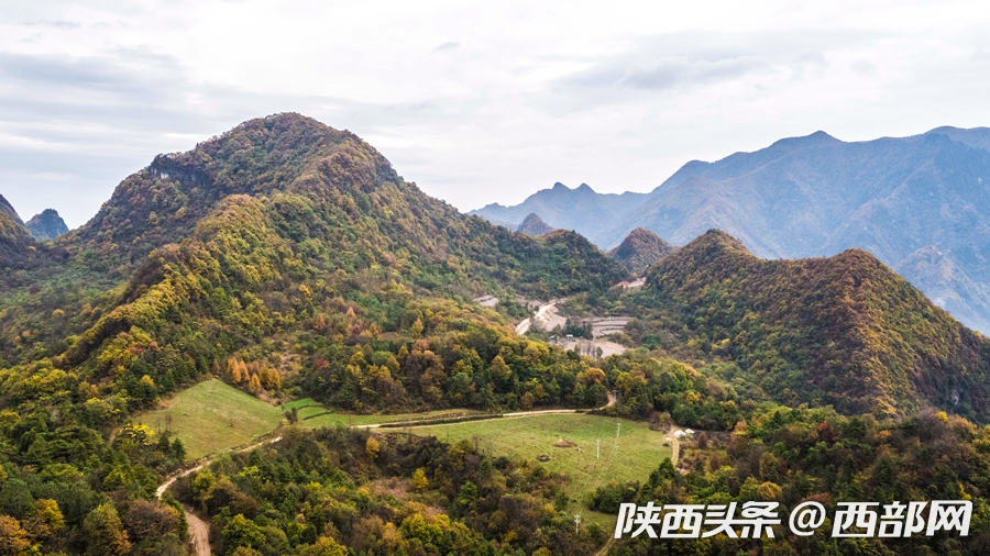 陕西旬阳羊山:谷深叶红 坐看云卷云舒_旅游