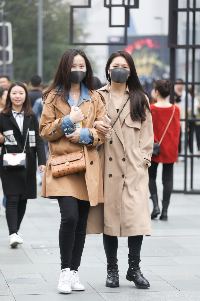 过路人风衣上海专卖店_上海迪士尼图片