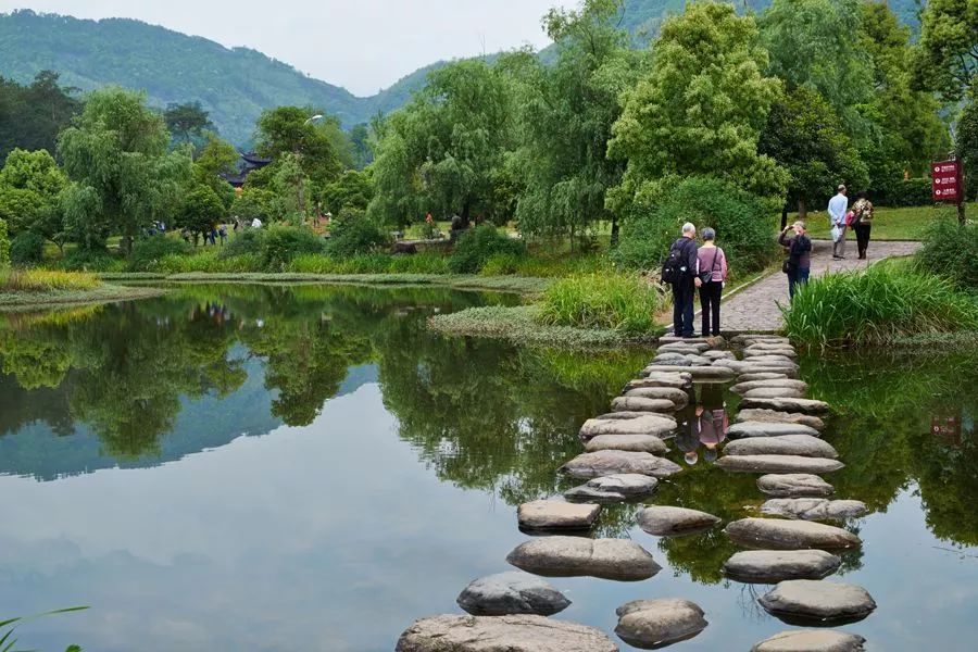 游蒋介石故居,览雪窦山美景,拜弥勒大佛—奉化溪口深度二日游!