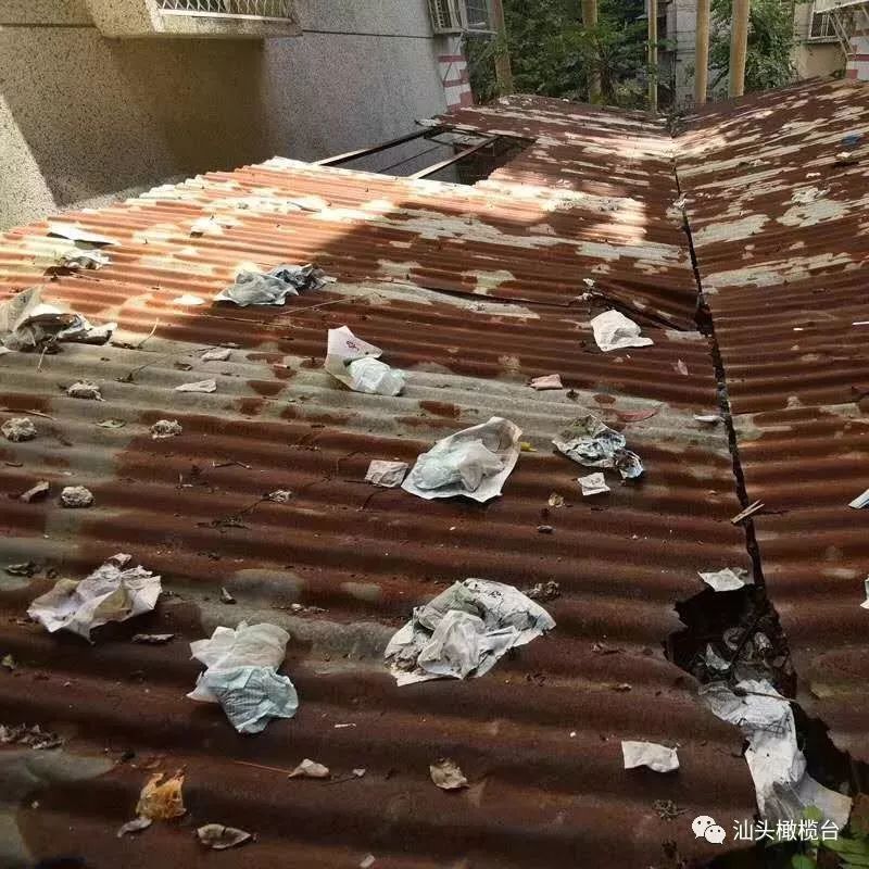 潮汕某居民楼阳台多次遭人丢卫生巾,画面实在太恶心!