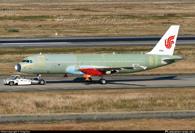 10月19日,中国国际航空引进一架@空中客车 a320型客机,注册号:b-304e