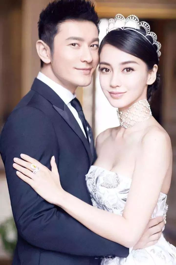 黄晓明和angelababy的"ah"婚礼同样引起一阵轰动,我们回顾二人的婚纱