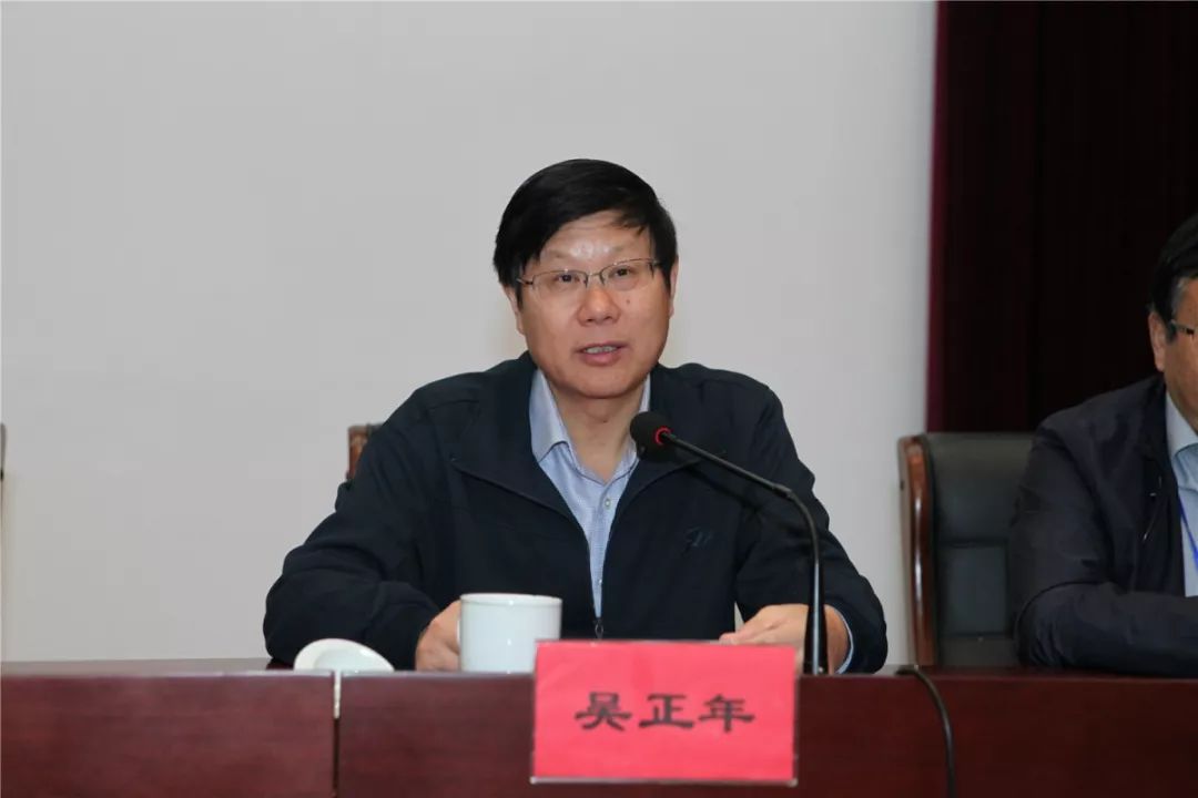 县人民政府副县长吴正年致欢迎辞阜宁中学校长周为仲向各位选手及专家