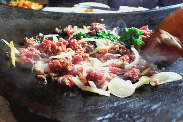 "锅叉子"曾是二十年前非常流行的烤肉方式, 起初全世界仅在中国