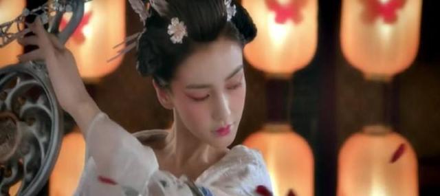 《龙门飞甲》张馨予张馨予在片中饰演皇上最为宠爱的"万贵妃",虽貌美