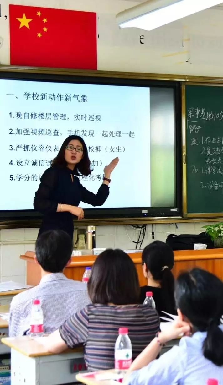 【越州中学女老师拄拐上课成"最美网红】孩子们是她心中永远的小可爱