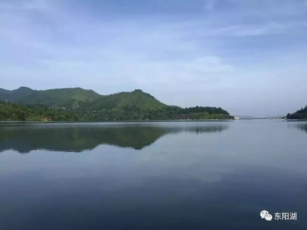 抓住秋天的尾巴去茶陵岩口水库,赏美景打捞中华倒刺鲃