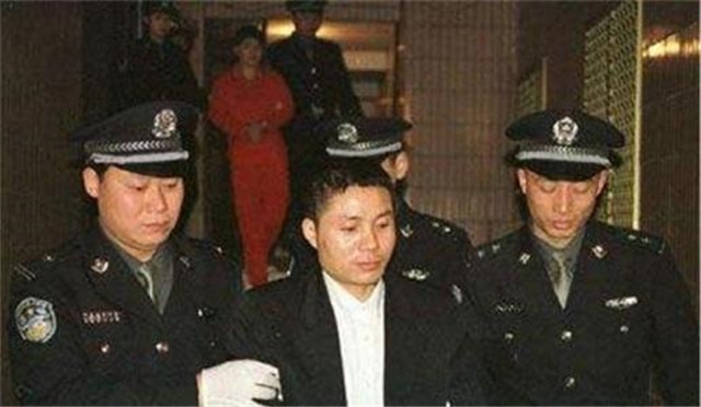 27年前南方一巨大悍匪团伙,8年杀50人,5个女人4个死刑