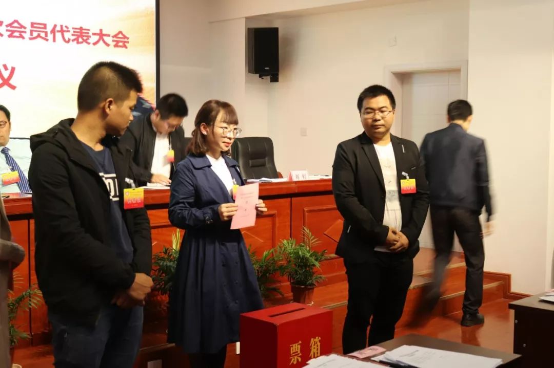 萍乡市青年志愿者协会第二次会员代表大会胜利召开