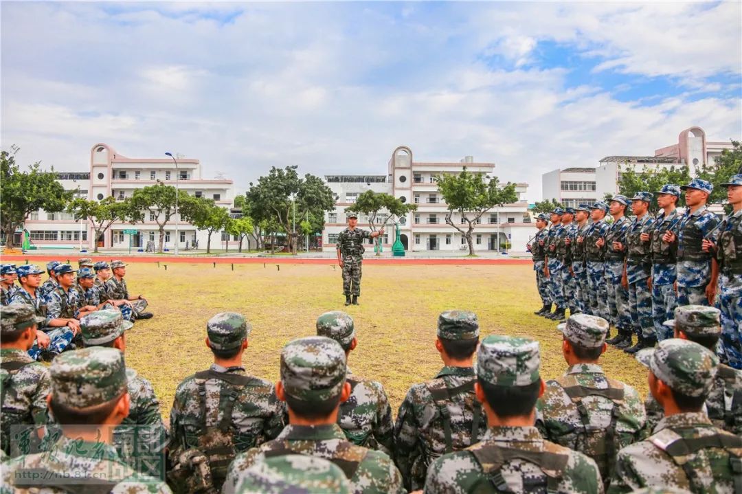 驻香港部队某教导团开展"五小活动"