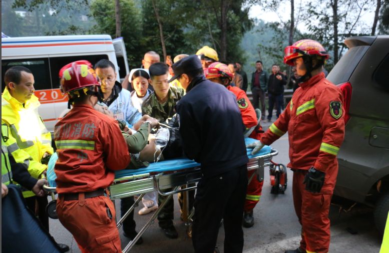 巴中一男子弯道高速行车酿车祸,致2死3重伤