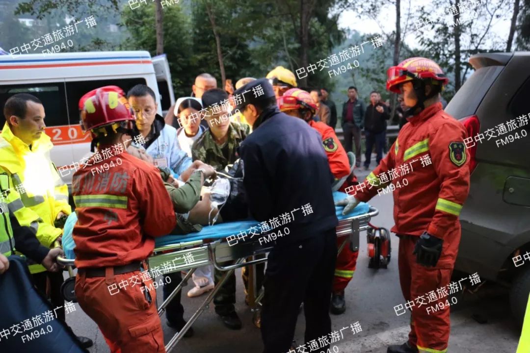 巴中两辆车弯道相撞!造成2人死亡3人重伤!