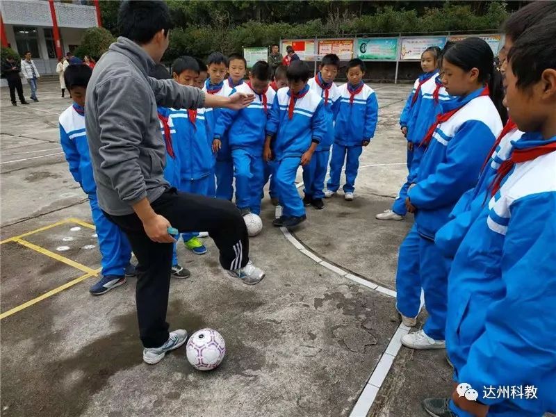 帮扶通川区二小赴万源市康乐乡中心小学校进行结对帮扶