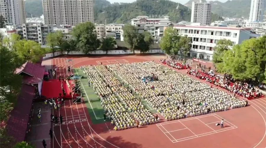 印山民族小学刮起最炫民族风