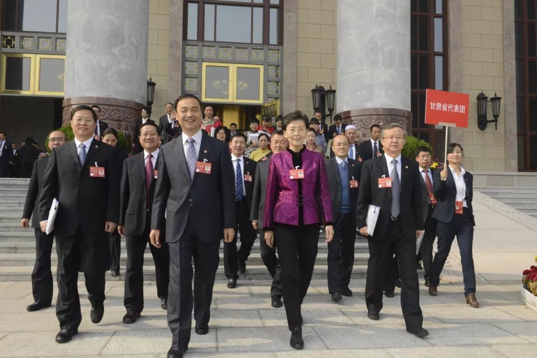 【聚焦中国工会十七大】中国工会十七大上意气风发的我省代表们!