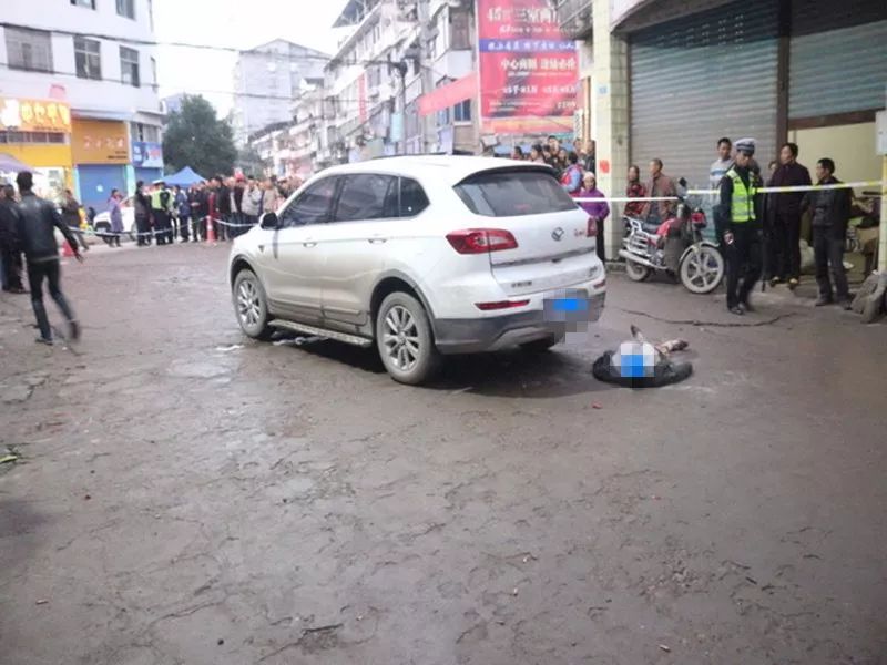 广安一男子醉卧路边遭粗心司机碾压致死