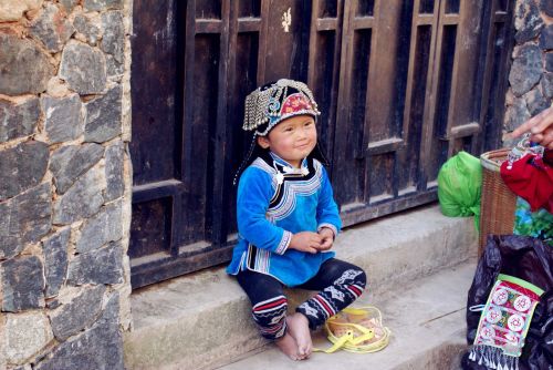 哈尼族有多少人口_哈尼药爷 哈尼族首部母语电影,讲述外人所不(2)