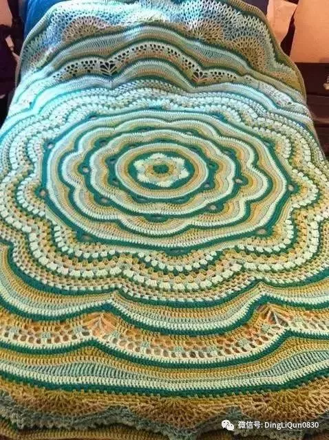 【钩编图解】色彩绚丽的曼陀罗花毯子作品欣赏